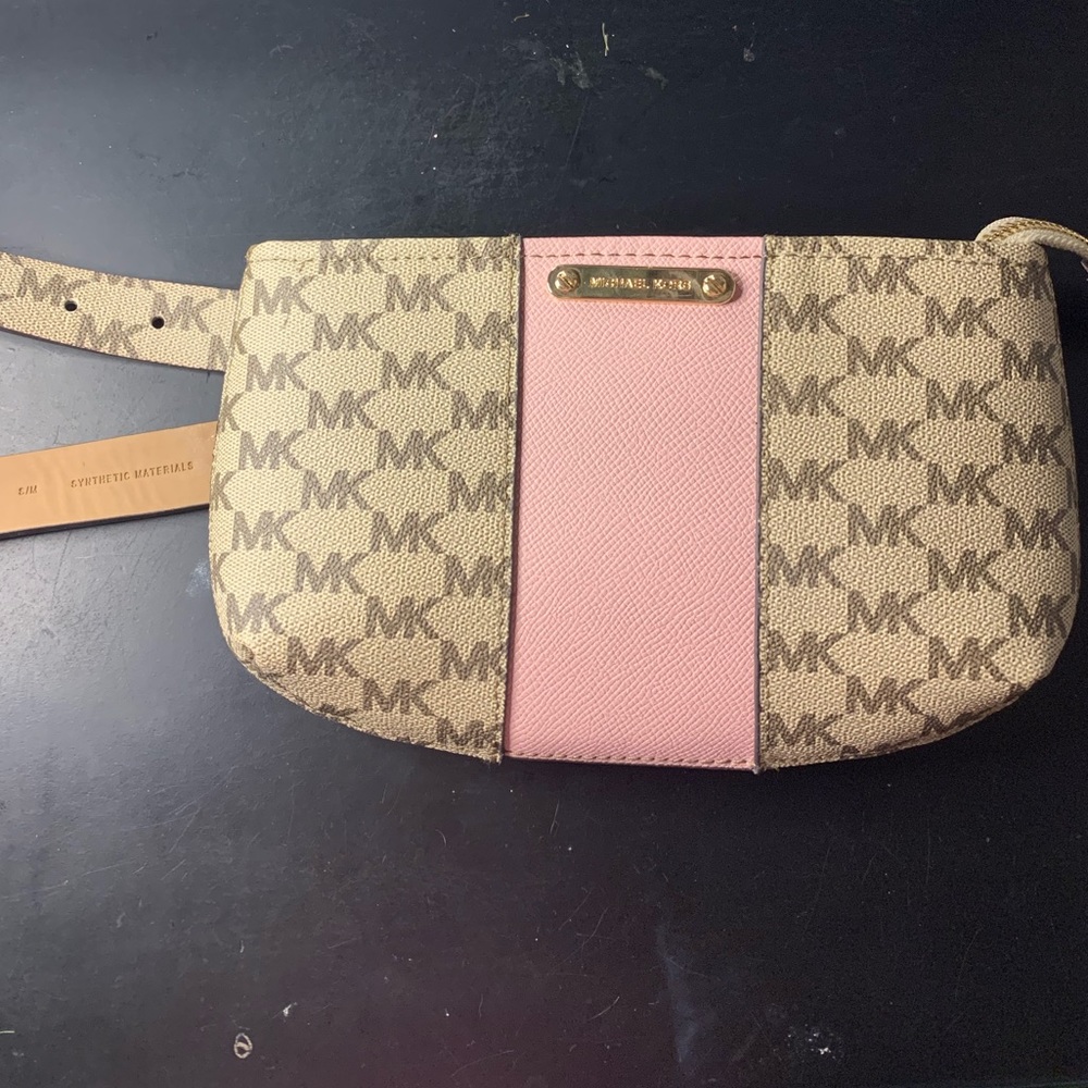Michael Kors LIGHT PINK Fanny Pack
Belt Pouch Bag S/m